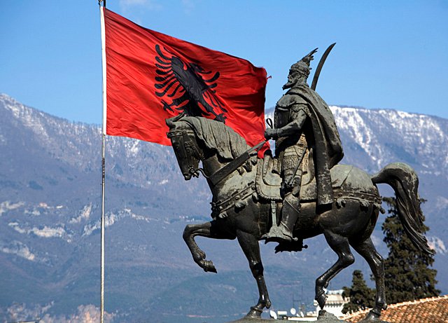 Skënderbeu u shkruan shqiptarëve